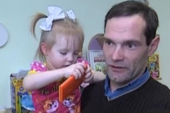 Россиянин устроился в детдом ради встреч с дочерью и попросил купить ему жилье