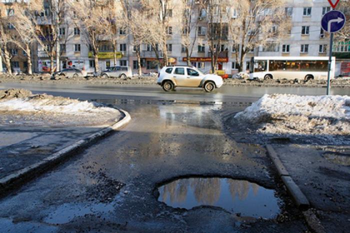 Россиянка предложила лишить чиновника машины и приютить его в своей квартире