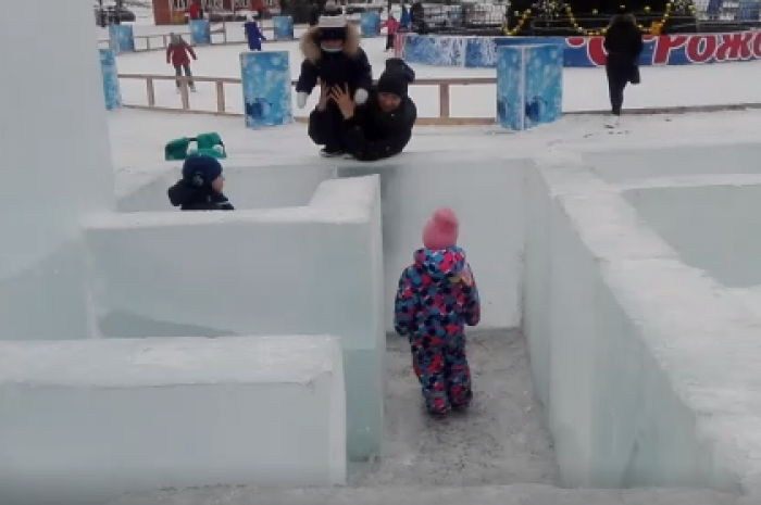 Российских детей отправили в лабиринт без выхода