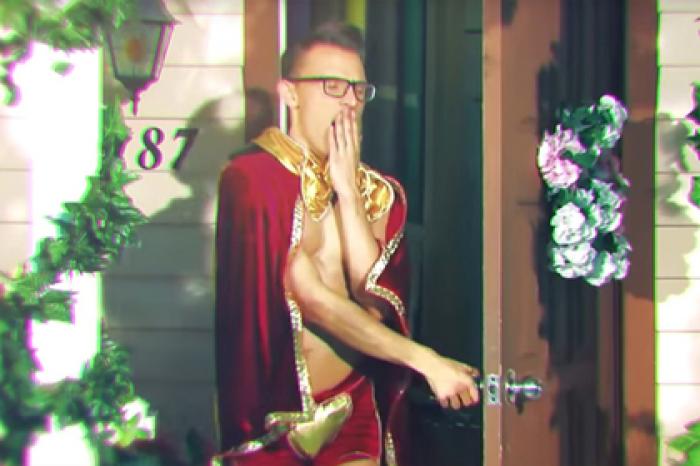 Российского учителя уволили из-за появления в трусах на студенческом видео