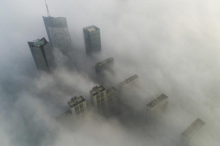 Сильный смог накрыл десятки городов в Китае