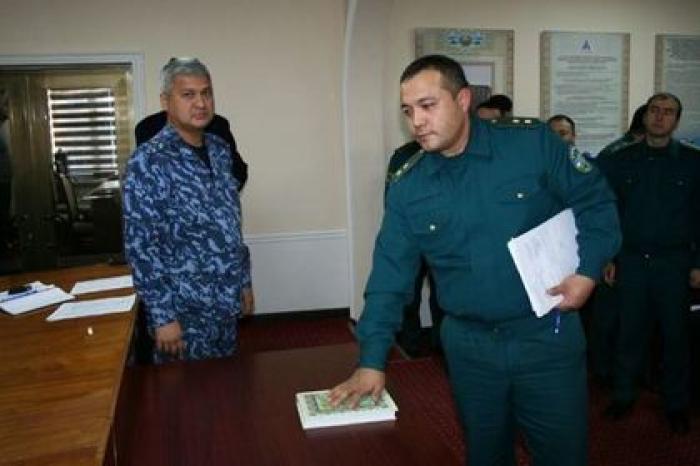 Узбекских милиционеров заставили на Коране поклясться не брать взятки