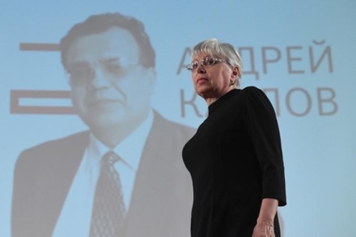 Вдова убитого посла вступилась за детей брянских чиновников