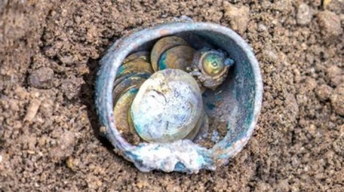 В Израиле найден 900-летний кувшин с золотом
