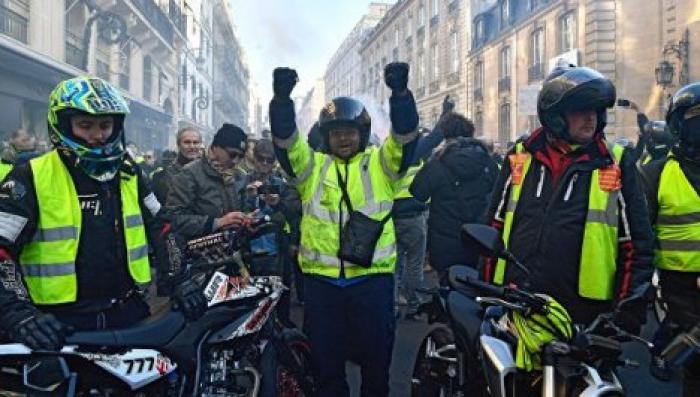 Во Франции протестовали около 12 тысяч человек