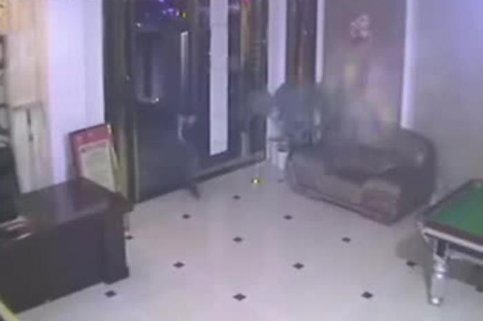 Вора выдали вонючие ноги