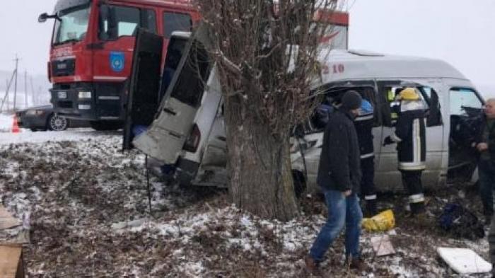 Автобус с пассажирами слетел с трассы в Хынчештском районе