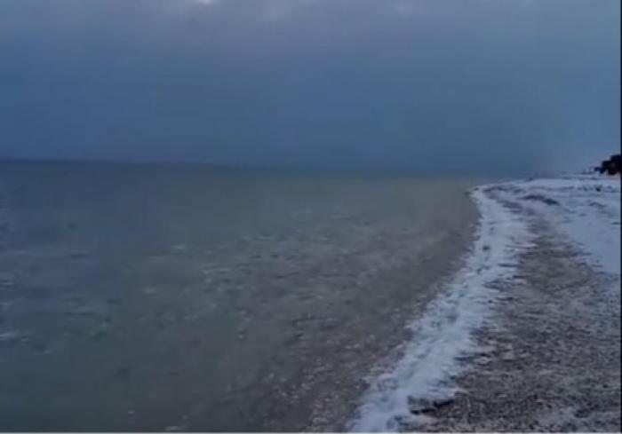 Азовское море начало покрываться льдом