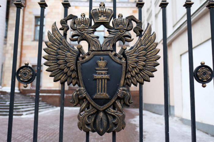 Чайка попросил поднять зарплаты прокуроров