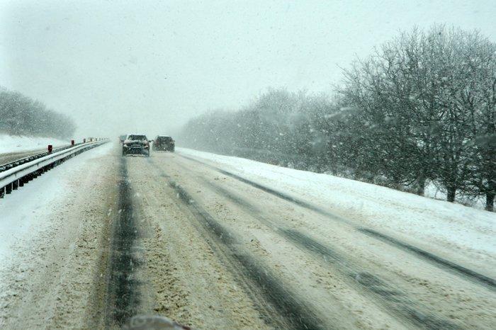 Circulaţia pe drumurile naționale are loc în condiții de iarnă