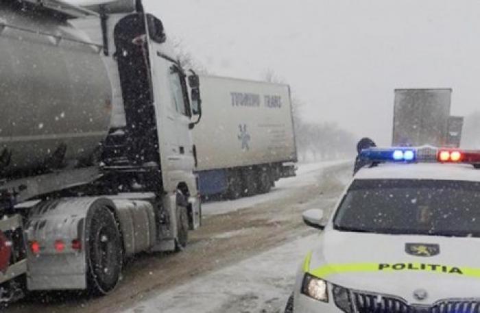 Движение транспорта большого тоннажа было приостановлено на двух трассах