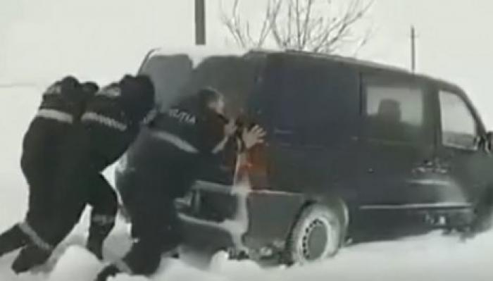 Этой ночью в стране из-за гололеда произошло более 110 аварий