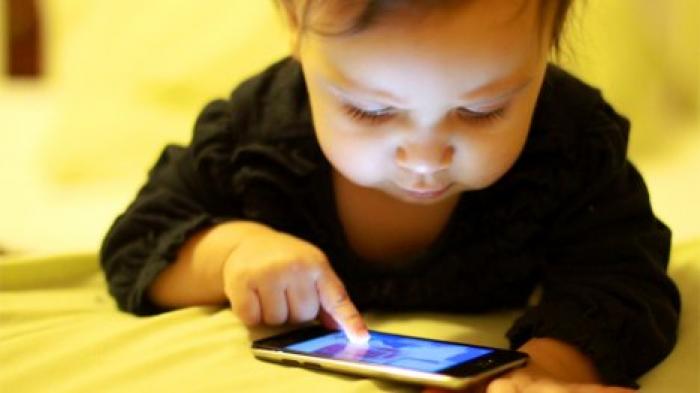 Исследование: гаджеты замедляют развитие дошкольников