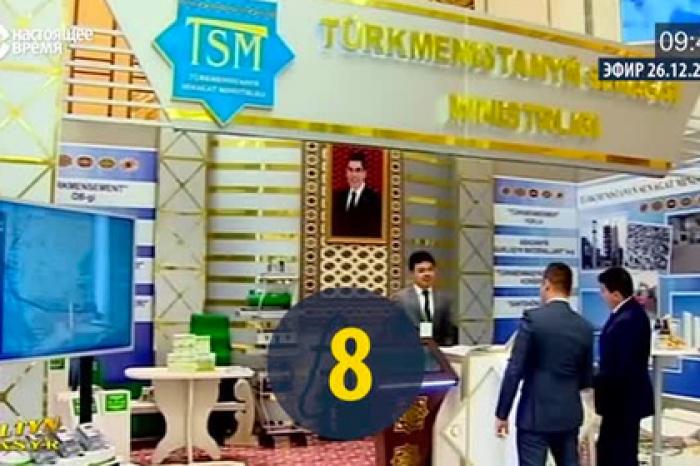 Культ личности президента Туркмении показали на пальцах