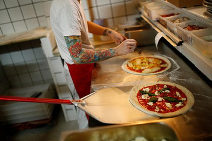 Любовь к пицце принесла пенсионеру сотни тысяч долларов