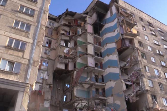 Мэр Магнитогорска назвал косметическими трещины в пережившем взрыв доме