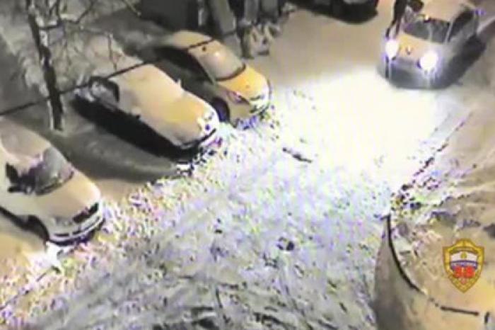 Московский таксист завез пассажиров в засаду разбойников и попал на видео
