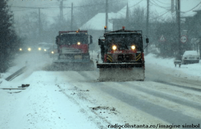 На национальных трассах минувшей ночью было использовано около 200 тонн противоскользящего материала
