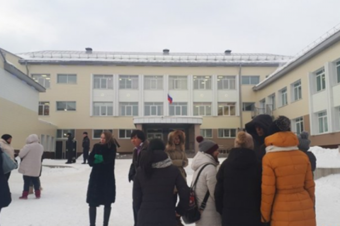 На Сахалине эвакуировали 19 школ из-за угрозы взрыва