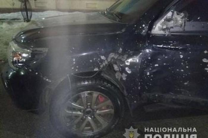 На Украине в центре города расстреляли внедорожник из гранатомета