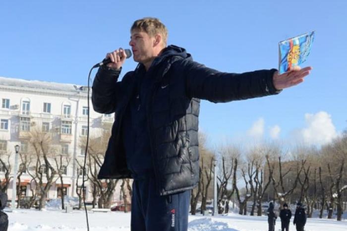 Опубликовавшего видео с похорон авторитета блогера арестовали