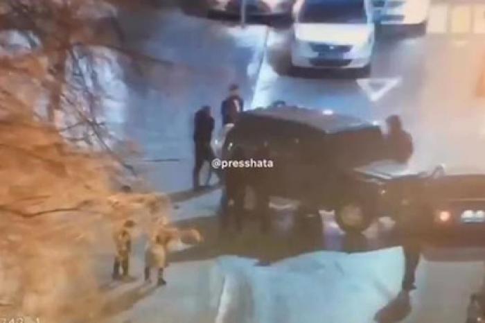 Появилось видео протаранившего машину похитителей Gelandewagen