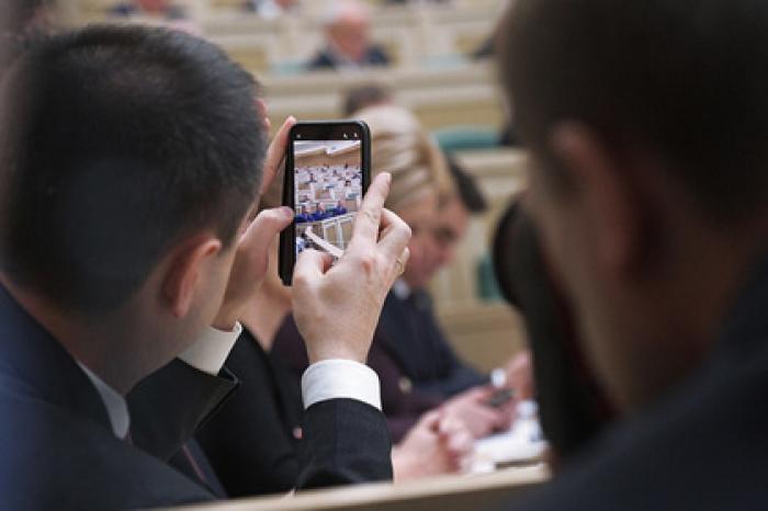 Правительство отказалось от идеи обложить налогом смартфоны россиян