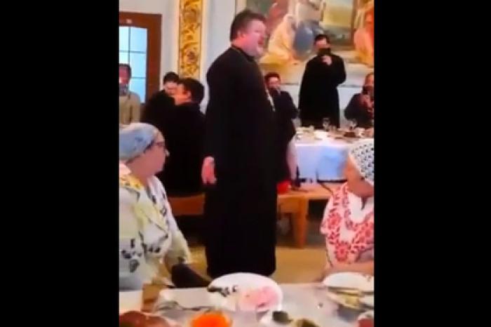 Россиянину отменили наказание за видео «Поп поет Мурку»