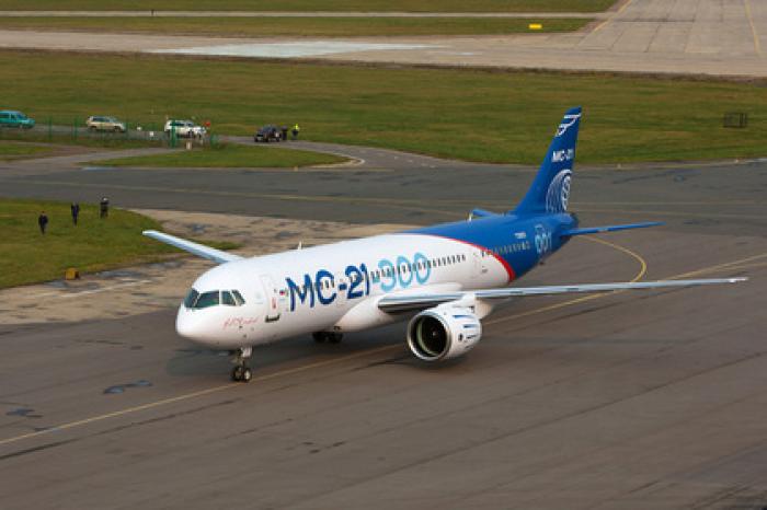«Российский самолет XXI века» спасут от санкций