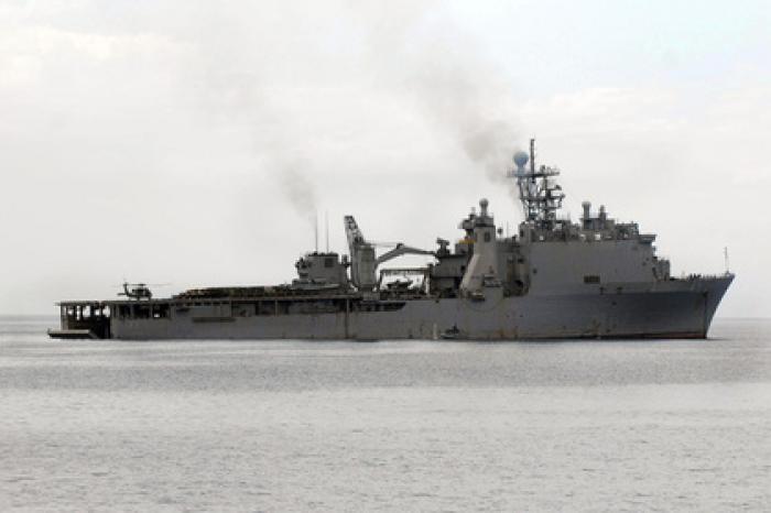 США объяснили маневры десантного корабля в Черном море