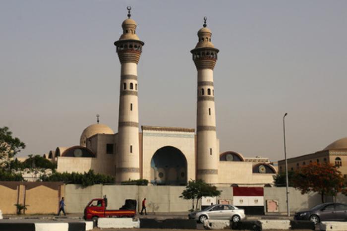 Студентку отчислили из университета за объятия с мужчиной