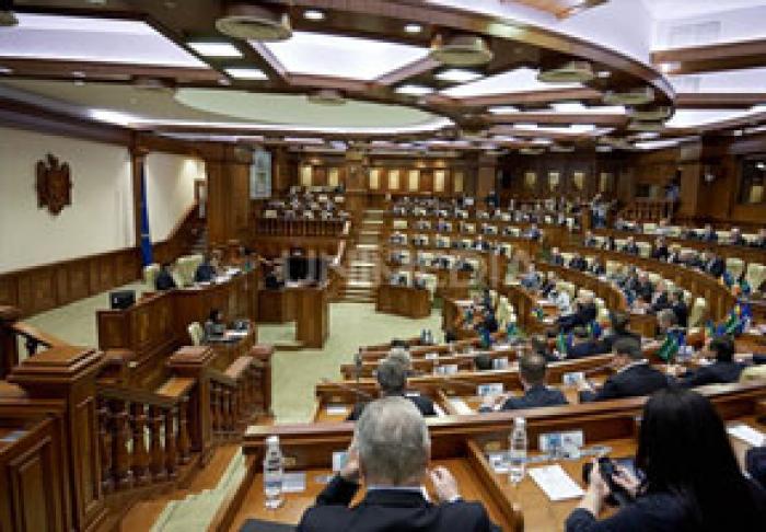 STUDIU: NICIUN PARTID NU VA REUŞI SĂ OBŢINĂ MAI MULT DE JUMĂTATE DIN MANDATELE DE DEPUTAT ÎN PARLAMENT