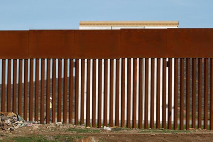 Трамп выложил фото стены на границе с Мексикой