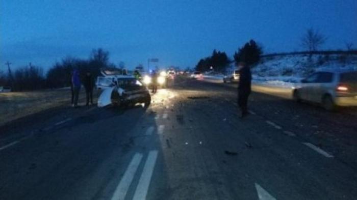 Три человека пострадали минувшим вечером в результате аварии на трассе Кишинев-Хынчешты