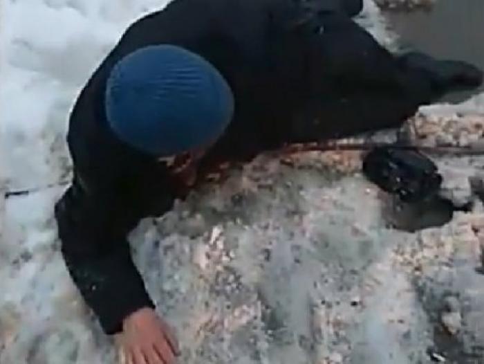 В Кишиневе мужчина едва не утонул посреди улицы