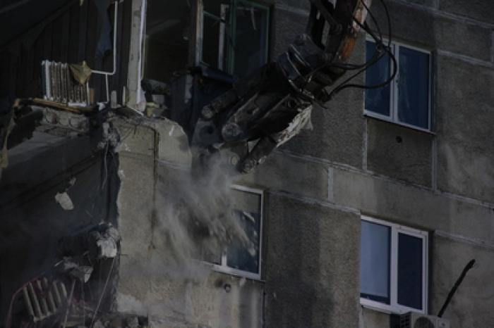 В Магнитогорске демонтировали поврежденную взрывом стену дома