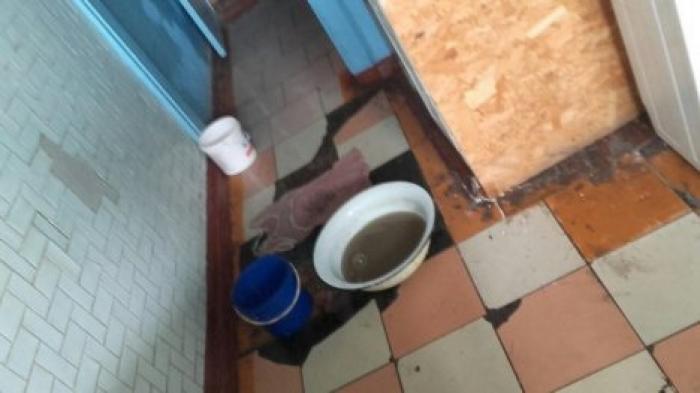 В столичных многоэтажках из-за таяния снега затопило квартиры