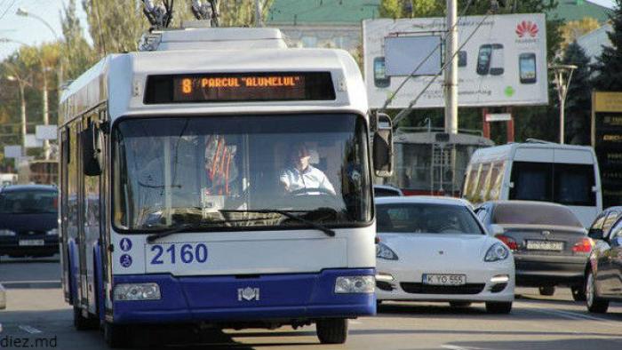 В столице ещё один троллейбусный маршрут будет развозить пассажиров до часу ночи