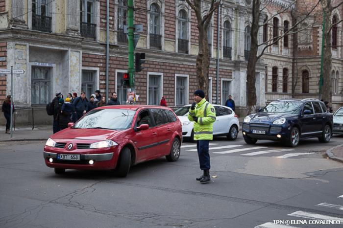 В столице возобновилось движение транспорта по улице 31 августа