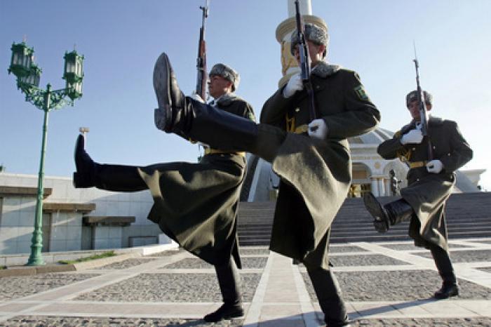 В Туркмении офицерам запаса запретили покидать страну