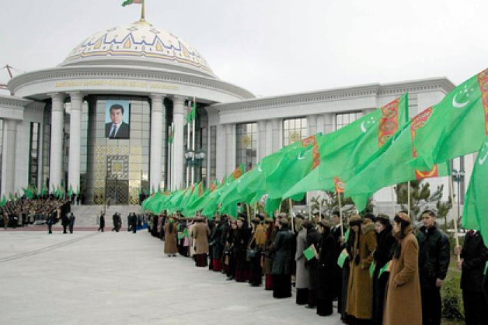В Туркмении студентам под расписку запретили веселиться