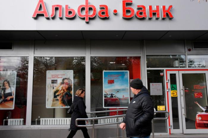 Банки согласились бесплатно переводить деньги