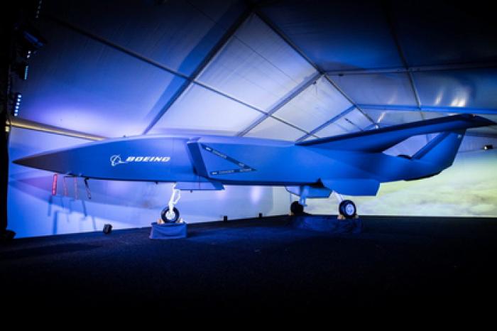 Boeing анонсировал беспилотный истребитель
