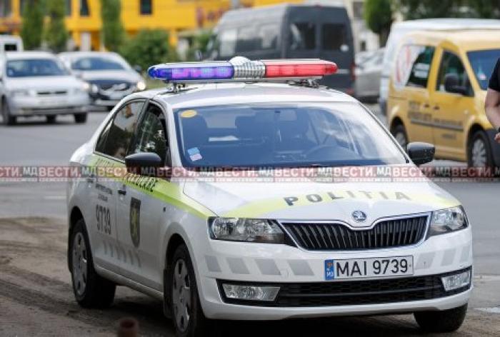 ДТП в Унгенах: пьяный пешеход врезался в полицейскую машину