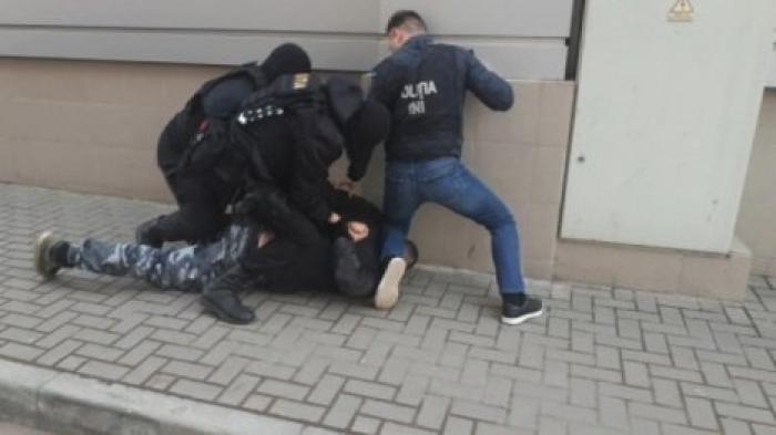 Двоих мужчин задержали по подозрению в шантаже