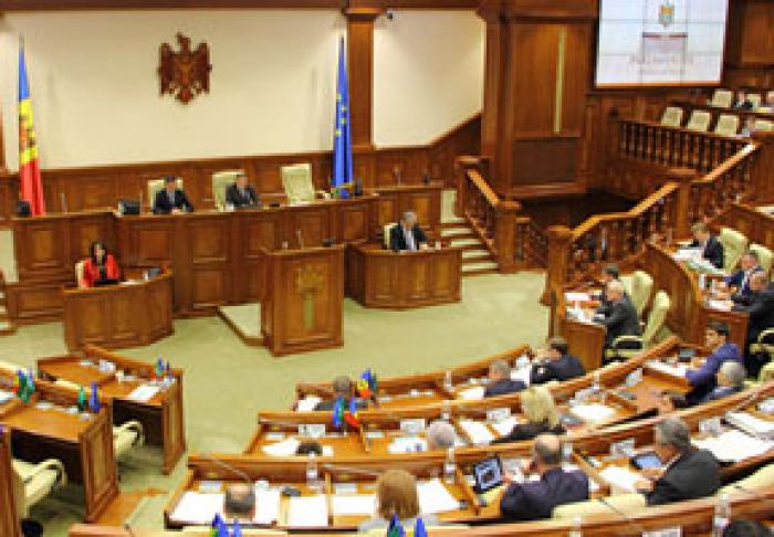LIDERII PARTIDELOR CARE AU INTRAT ÎN PARLAMENT AU ÎNVINS ŞI ÎN CIRCUMSCRIPŢIILE UNINOMINALE UNDE AU CANDIDAT