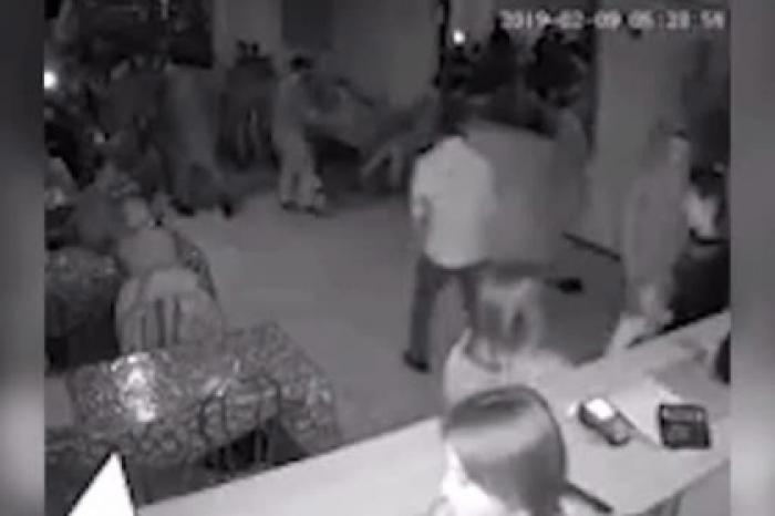 Массовая драка между чеченцами и татарами в кафе попала на видео