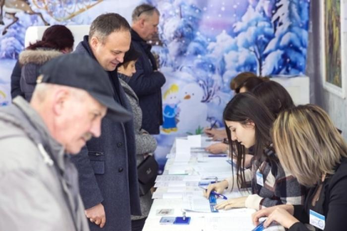 Молдавские власти и оппозиция обвинили друг друга в подкупе избирателей