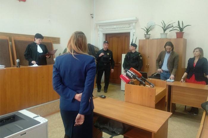 Определена сумма штрафа за пинок российскому полицейскому
