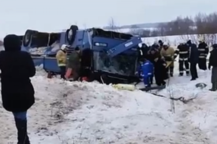 Опубликовано видео с места аварии автобуса с российскими детьми